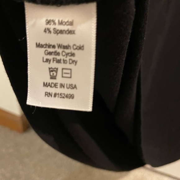 Amour Vert Black Relaxed Tank Top with Wide Straps - Picture 3 of 6